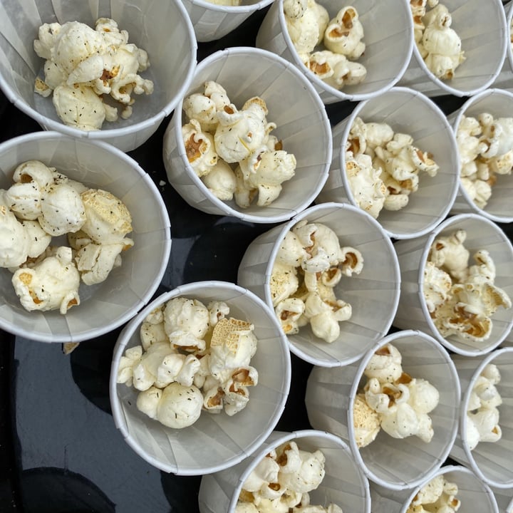 review photo of Trader Joe's Synergistically Seasoned Popcorn shared by @forevertakara on 15 May 2021 - review