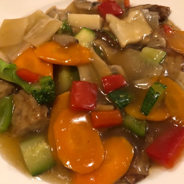 Photo of the dish “Seitán con Setas Y Bambú”