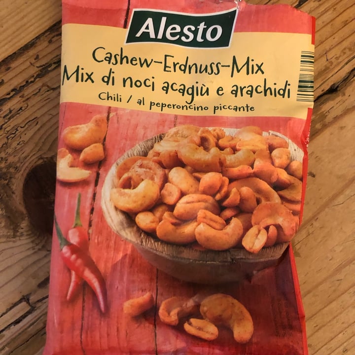 review photo of Alesto Mix di noci acagiù e arachidi chili/al peperoncino piccante shared by @elenaerossini on 13 Apr 2022 - review