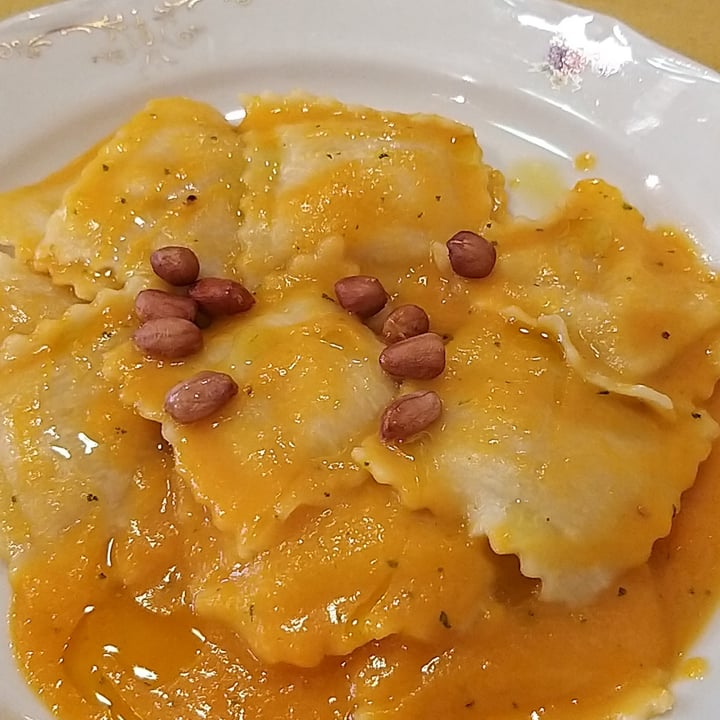 photo of In Pasta - Cibo e Convivio Ravioli Di Ceci E Curry Con Crema Di Zucca shared by @neonyellowcat on  16 Nov 2021 - review
