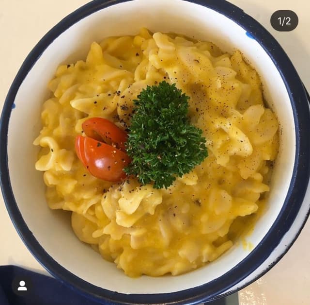 Photo of the dish “Mac N Cheeze”