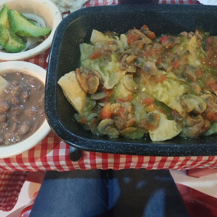 review photo of Chila King Chilaquiles veganos shared by @dulasnavvegan on 22 Jan 2022 - review