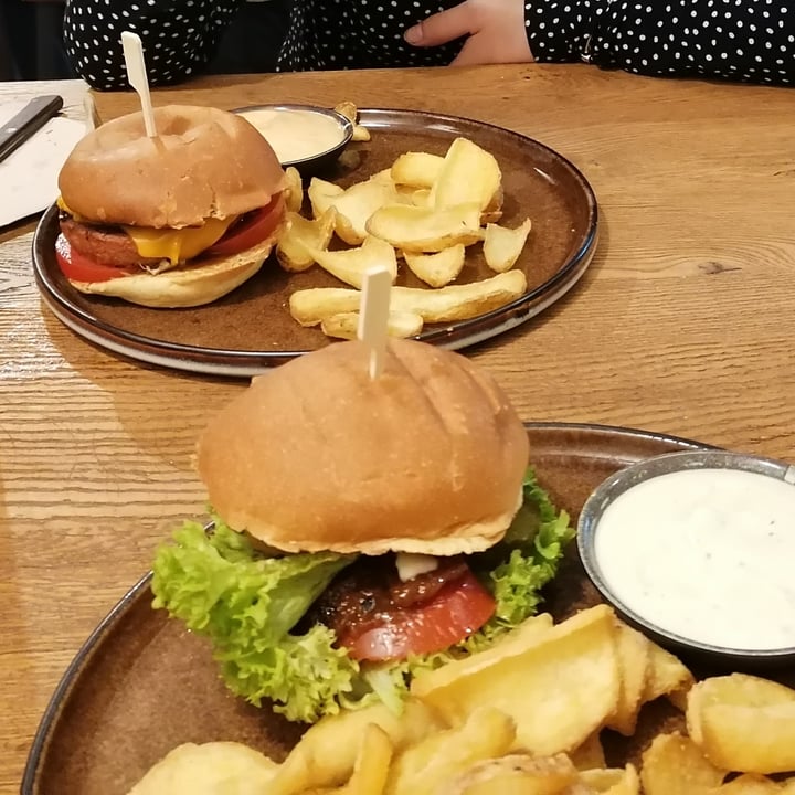 photo of Froindlichst - The Vegan Musketeers Burger shared by @martakafupi on  11 Mar 2022 - review
