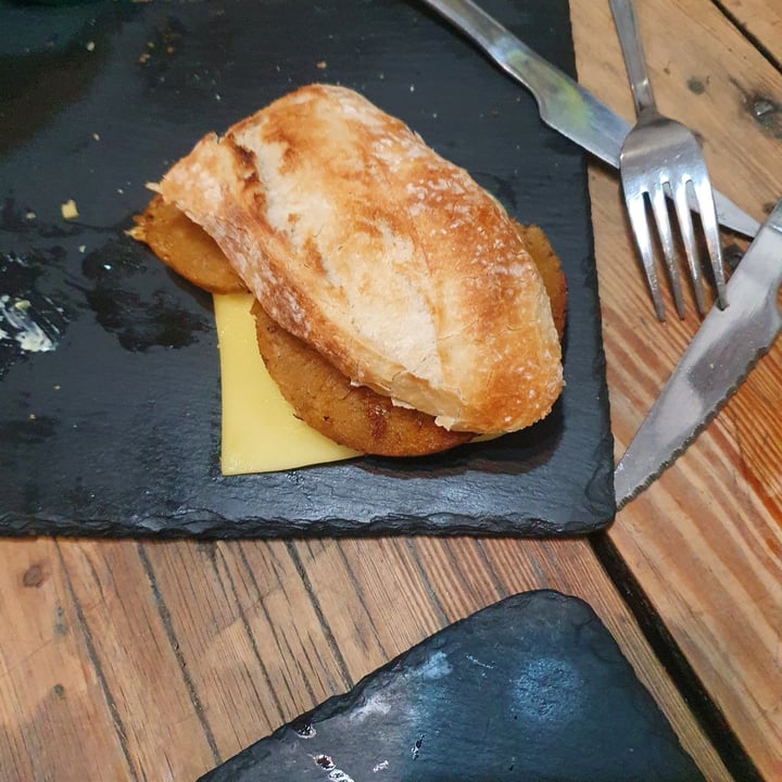 review photo of Pura Vida Vegan Bar (Santa y Pura) Bocadillo Vegan shared by @saramateos on 06 Oct 2022 - review