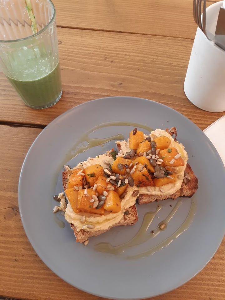 photo of Waxed Pumkin and hummus toast shared by @gaiathena on  25 Apr 2019 - review