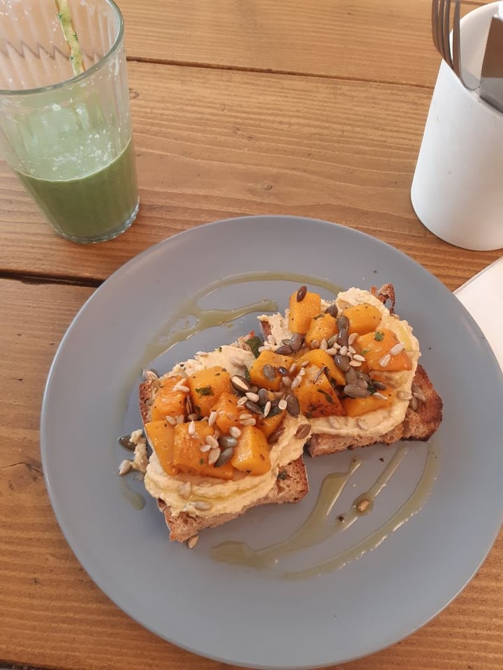 review photo of Waxed Pumkin and hummus toast shared by @gaiathena on 25 Apr 2019 - review