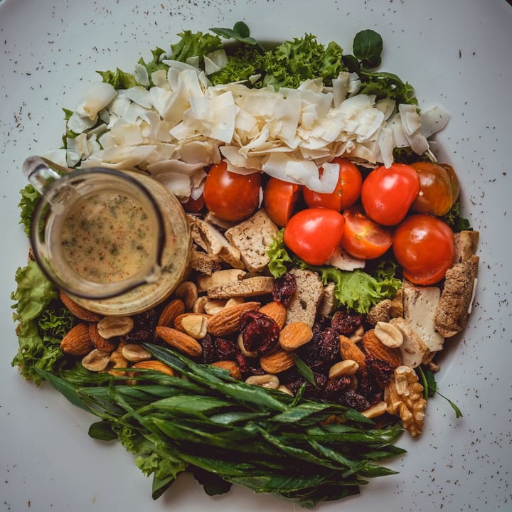 photo of Café Cajú - Bakery & Restaurant - 100% Plant Based - Vegan Ensalada Tofú coco shared by @rmedina on  23 Nov 2019 - review