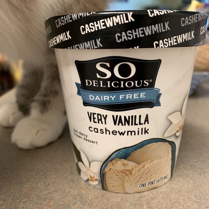 photo of So Delicious Dairy Free Very Vanilla Cashewmilk Ice Cream shared by @cathygodfrey on  27 Nov 2019 - review