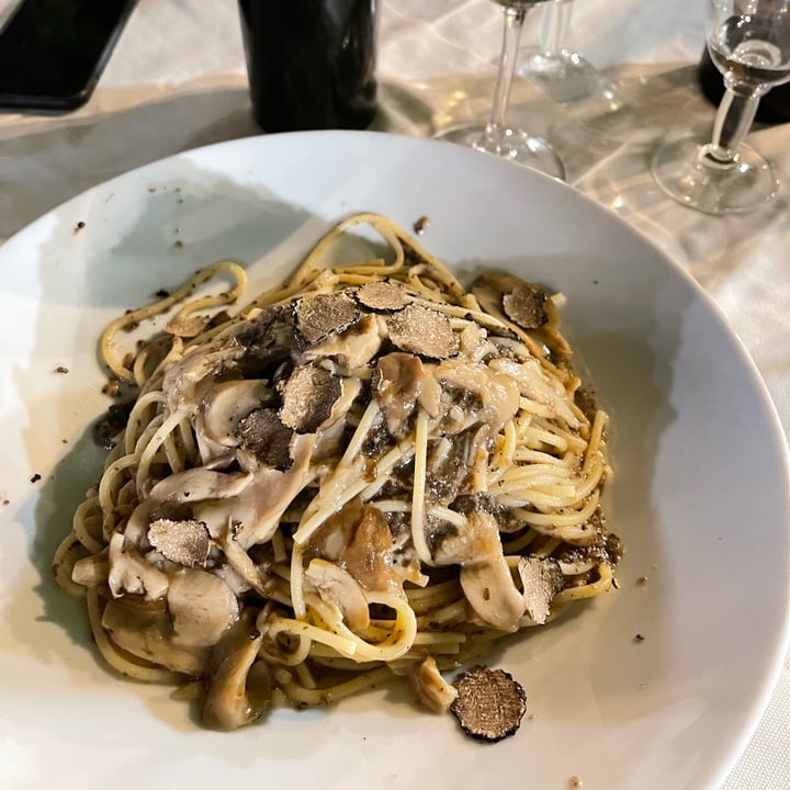 review photo of Ristorante Pizzeria Il Tartufo Pasta con Tartufo e Funghi shared by @antonellamaione on 16 Sep 2022 - review