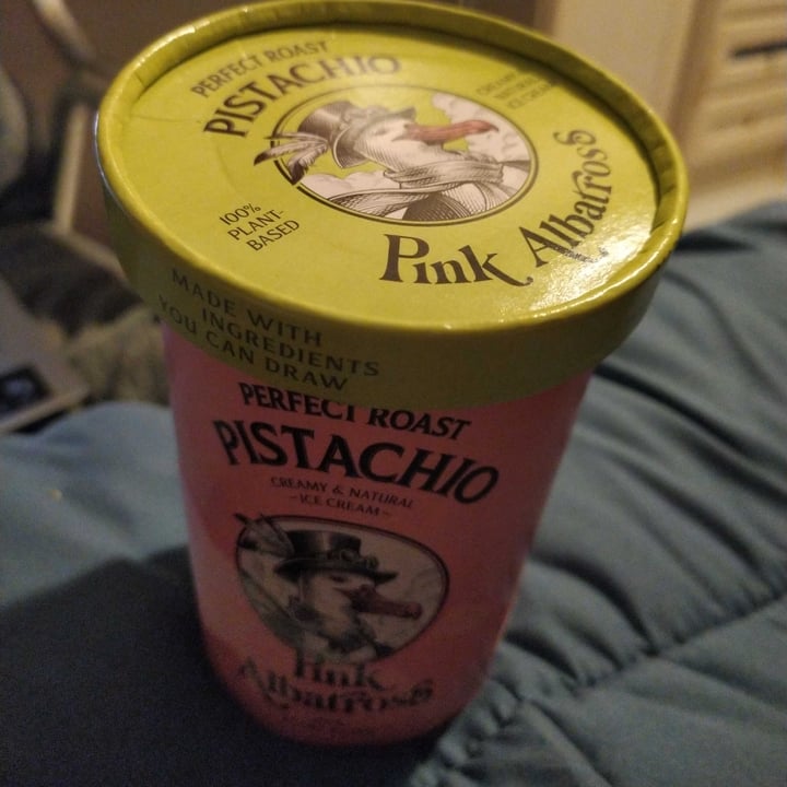 photo of Pink Albatross Helado de pistacho shared by @lawycalal on  09 Feb 2022 - review