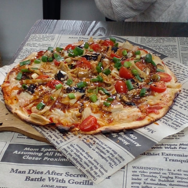 photo of Vegan Streetfood Deli - Obs Sticky Asian BBQ Chick'n Pizza shared by @fezekyo on  17 Sep 2022 - review