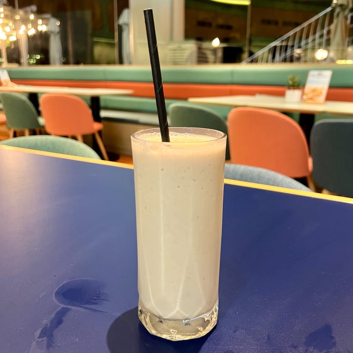 photo of Green Common Singapore Peanut Butter Banana Oat Milk Smoothie shared by @erialc on  21 Mar 2022 - review