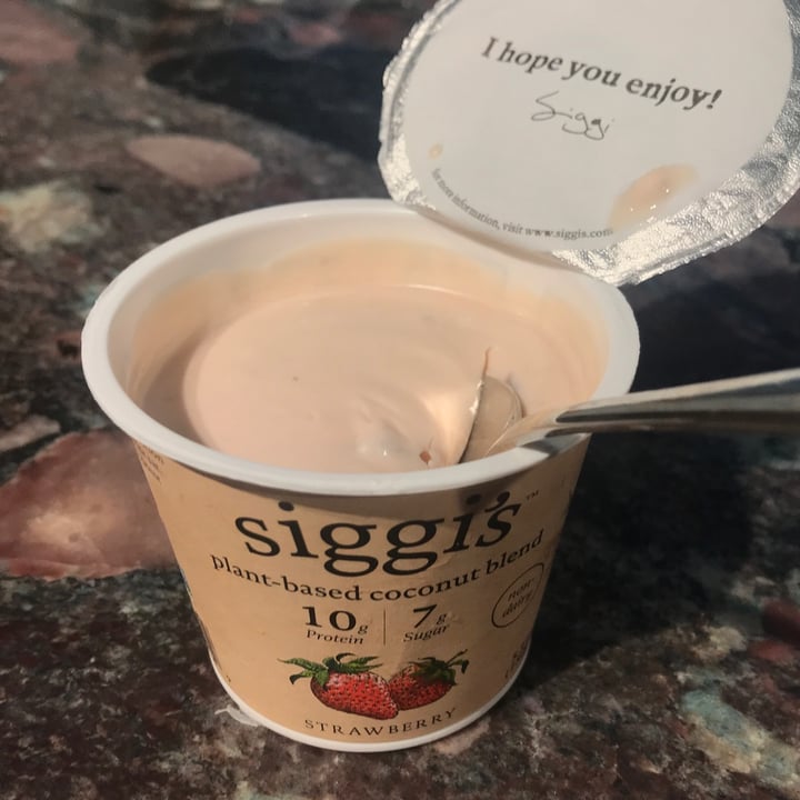 photo of siggi’s Strawberry plant-based coconut blend shared by @michael93l on  17 Sep 2021 - review