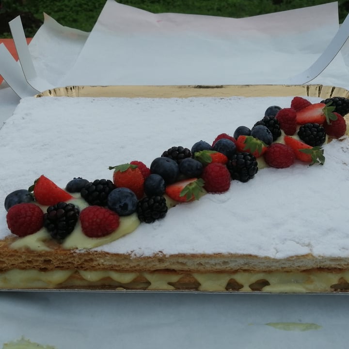 review photo of Pasticceria Caffetteria Larocca mille foglie alla crema veg con frutti di bosco shared by @empatiaconsapevole on 18 Nov 2022 - review