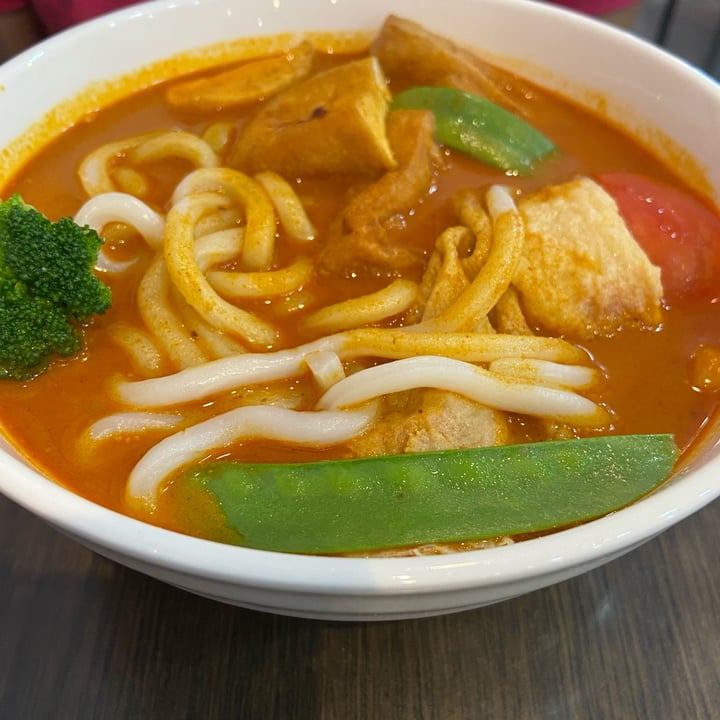 review photo of North South East West Fusion Vegetarian Cuisine Curry Udon shared by @vegan on 06 Nov 2022 - review