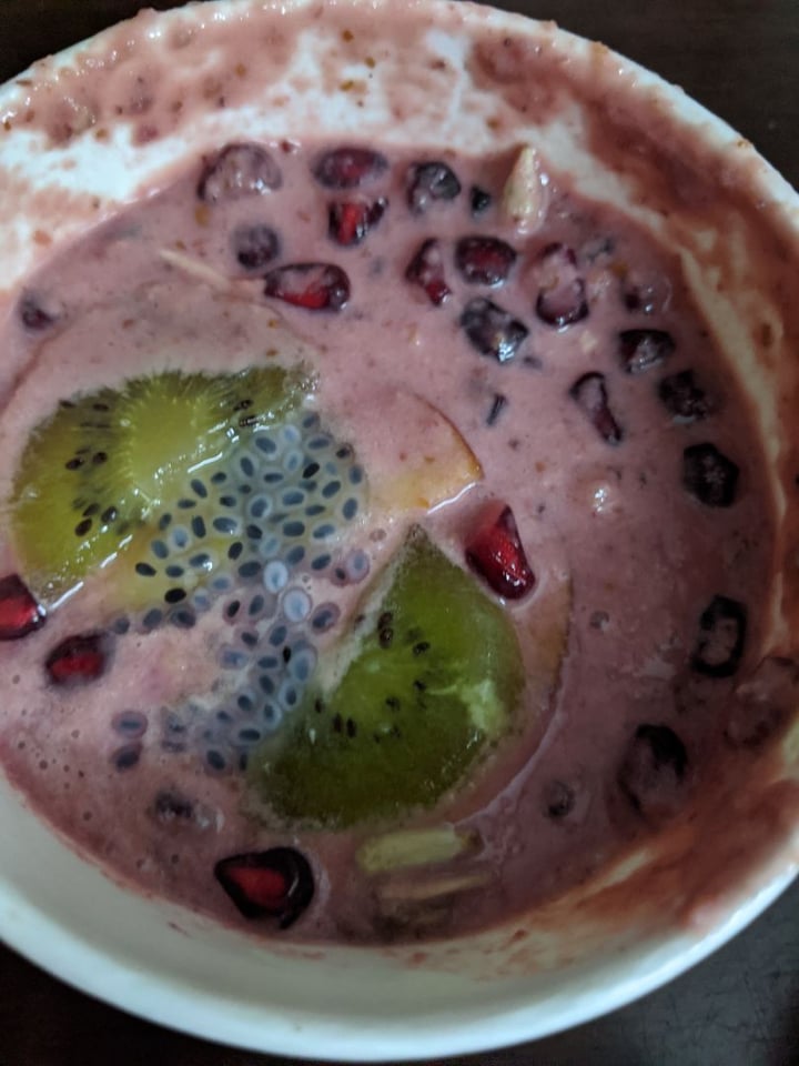 photo of Drunken Monkey Red sunflower Smoothie Bowl shared by @alokparna on  02 Feb 2020 - review
