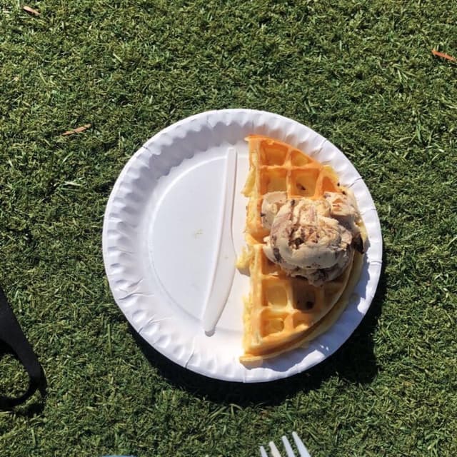 Photo of the dish “Vegan Waffle With Vegan Peanut Butter Cup Icecream”