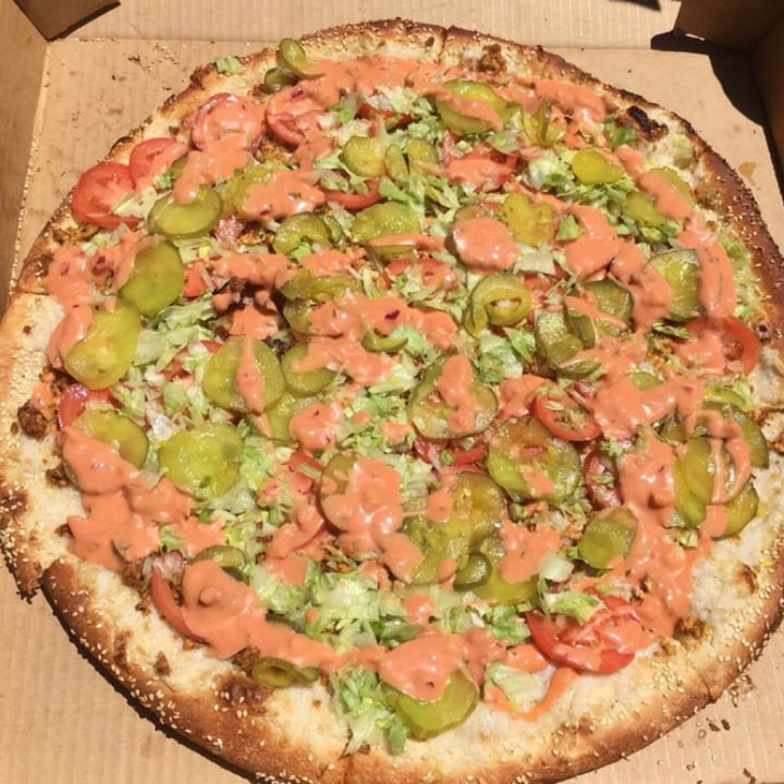 photo of Mora Pizza Vegan Big Mac Pizza shared by @everan01 on  06 May 2020 - review