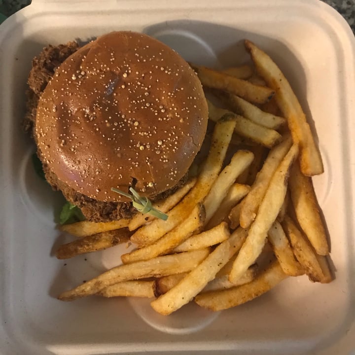 photo of J. Selby's Crispy chicken sandwich shared by @plants on  05 Jan 2021 - review