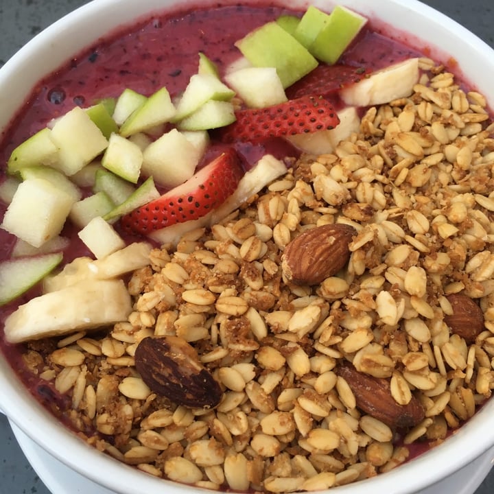 photo of Blondies Bakery Cafe Smoothie Bowl shared by @cameew on  06 Jun 2020 - review