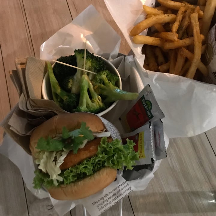 photo of VeganBurg Singapore Chili Krab Burger shared by @mariaubergine on  21 Oct 2021 - review
