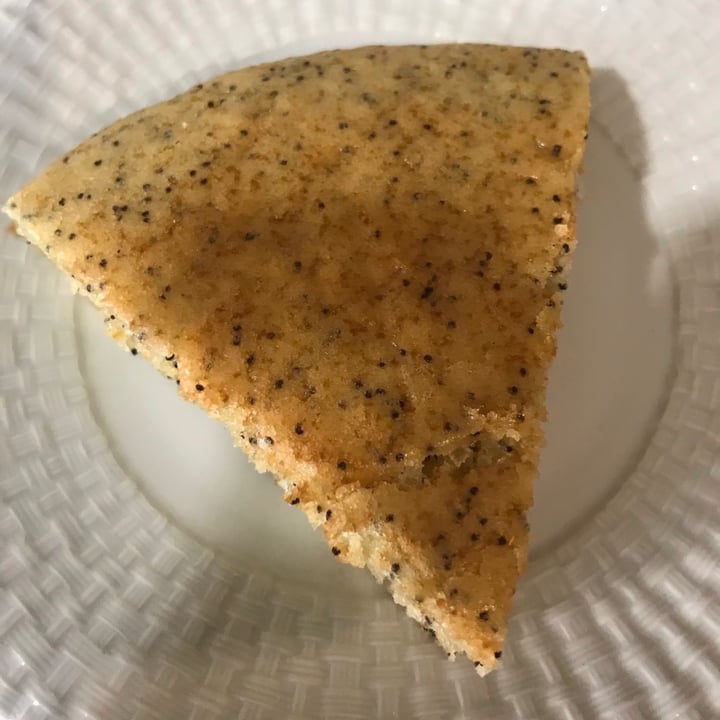 review photo of Veganeats Caffe Bolo de limão com sementes de papoila shared by @cidalia on 09 Jun 2021 - review
