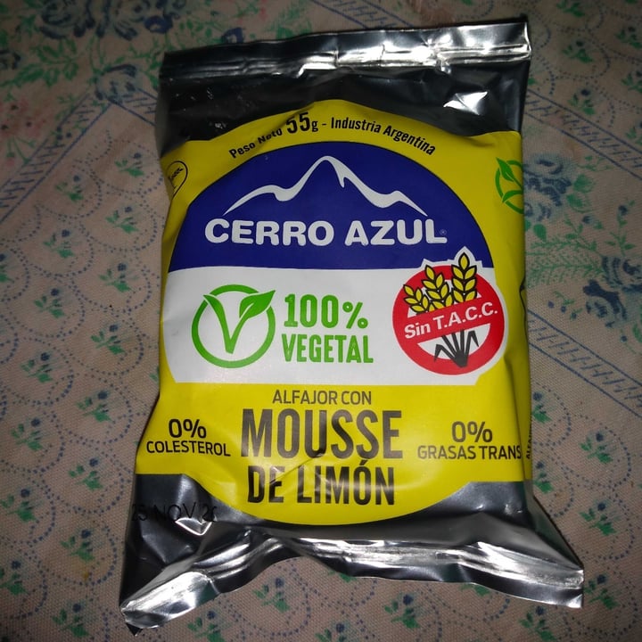 photo of Cerro Azul Alfajor con Mousse de Limón shared by @fary on  11 Sep 2020 - review