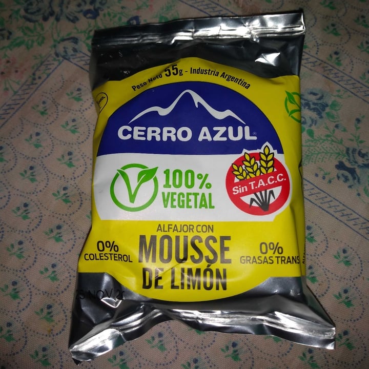 review photo of Cerro Azul Alfajor con Mousse de Limón shared by @fary on 11 Sep 2020 - review