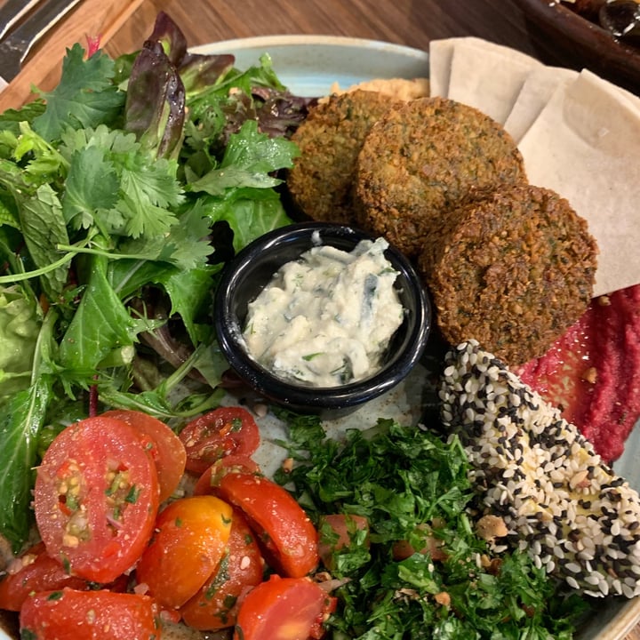 photo of Genius Central Singapore Falafel Bowl shared by @kennethchootv on  06 May 2021 - review