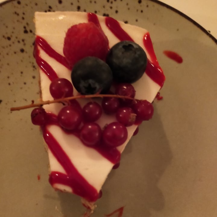 photo of Nativa Ristorante Cheesecake al cioccolato bianco e lamponi shared by @graxia on  20 Apr 2022 - review