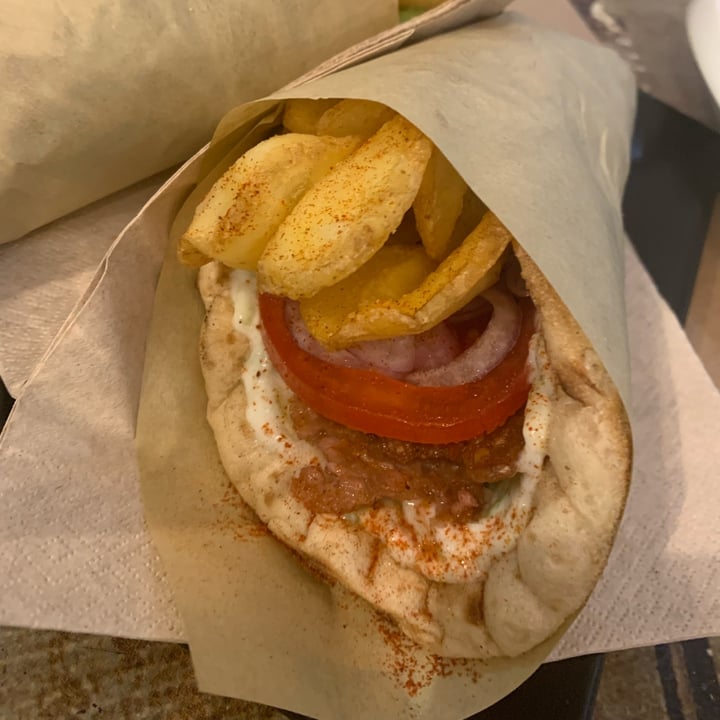review photo of 韦蟻蔚喂蟼 螞伪位慰蠉谓 - Treis Laloun Meatless gyros shared by @vanessabejjany on 27 Dec 2021 - review
