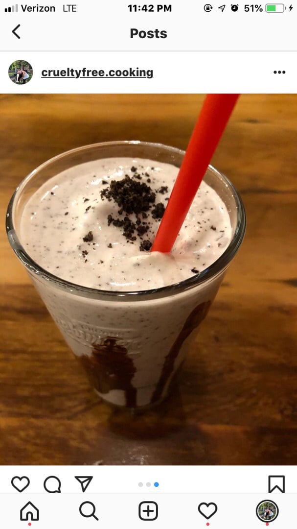 photo of Bareburger Mint Chocolate Cookies 'N' Cream Shake shared by @plantpoweredpisces on  15 Oct 2019 - review