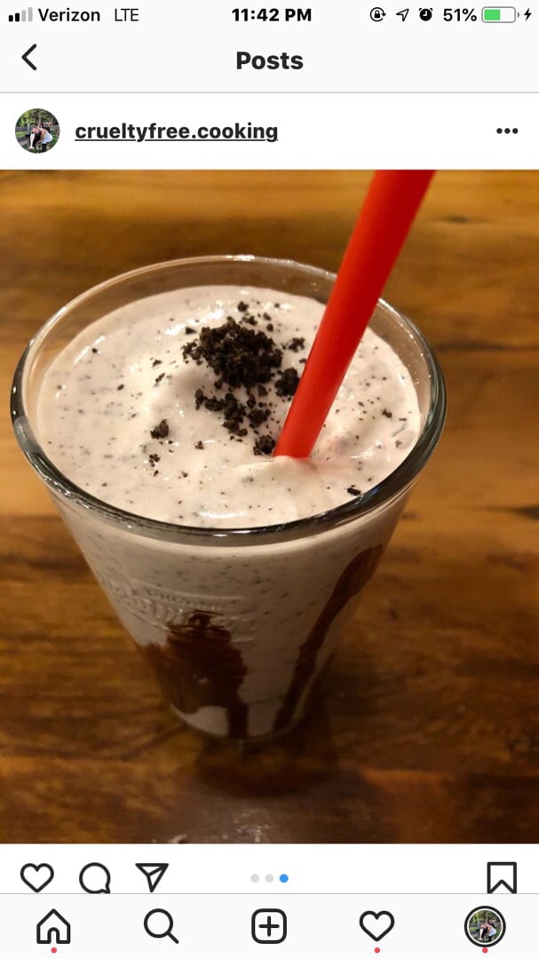 review photo of Bareburger Mint Chocolate Cookies 'N' Cream Shake shared by @plantpoweredpisces on 15 Oct 2019 - review
