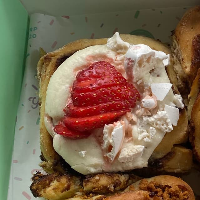 Photo of the dish “pavlova roll”