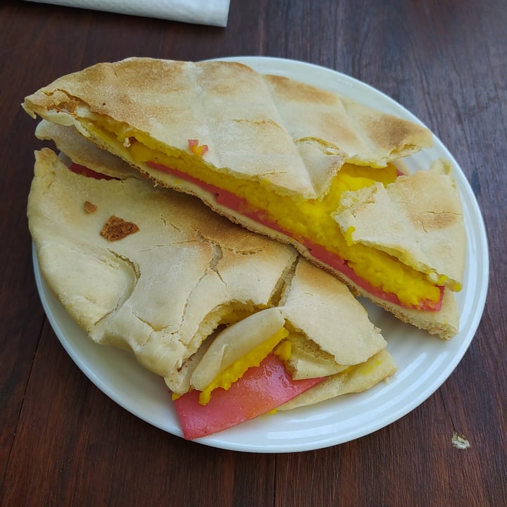 photo of Raymundo Café Vegan tostado árabe de jamón y queso shared by @fabrizzio on  16 Mar 2022 - review