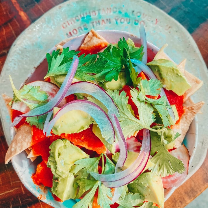 review photo of Holistika Chilaquiles Rojos shared by @veganosrecomiendo on 29 Oct 2020 - review