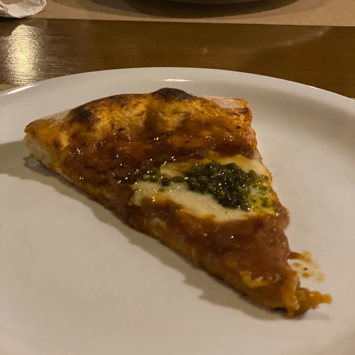 photo of Fratelli Basilico Pizzaria Vegana Genova pizza shared by @larissamaluf on  27 May 2022 - review