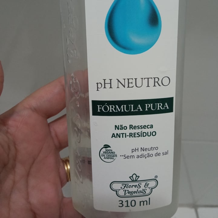 review photo of Flores & Vegetais Shampoo PH Neutro shared by @luanagales on 29 May 2022 - review