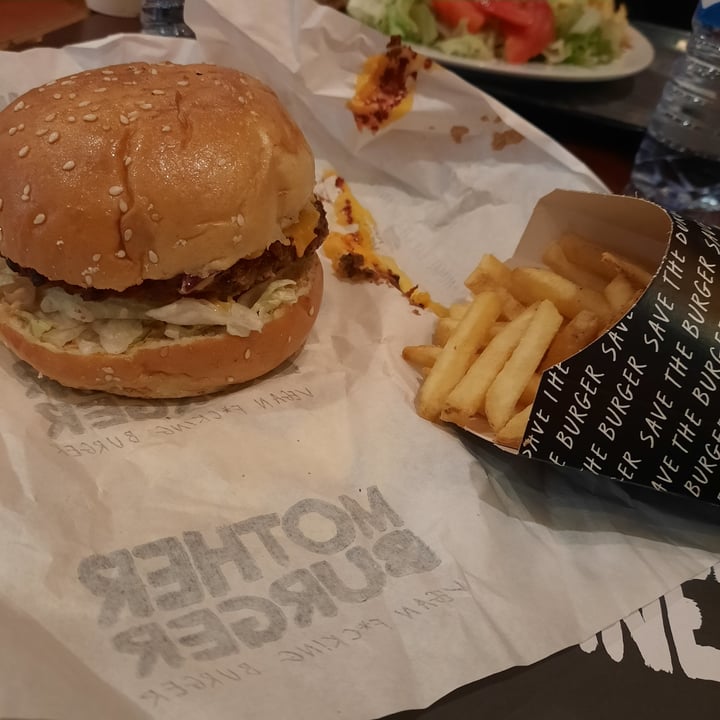 review photo of Mother Burger - Colombo mother burger shared by @ale0000 on 01 Dec 2022 - review