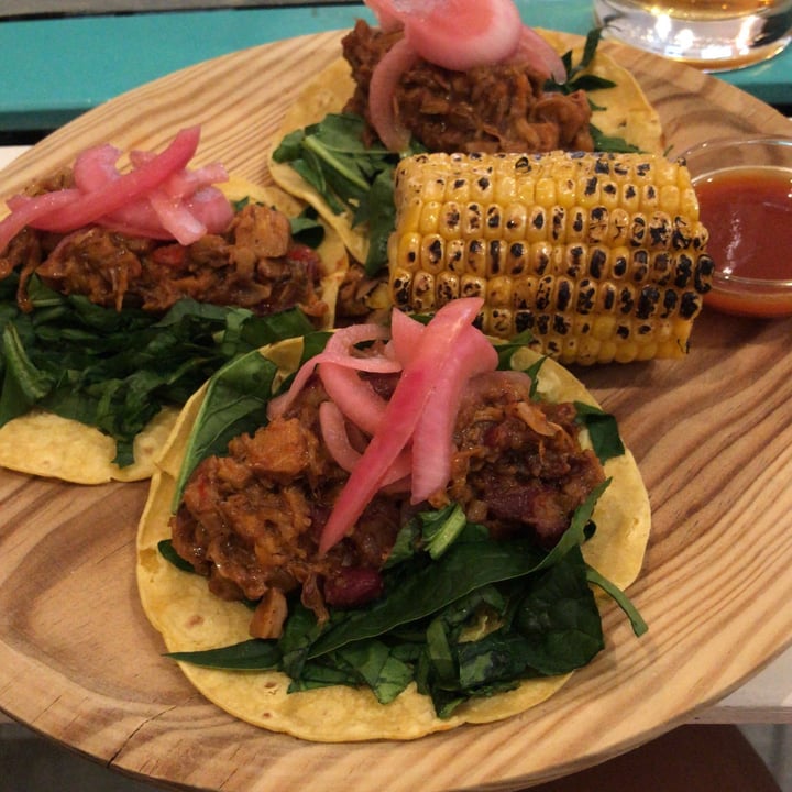 photo of La Oveja Negra taberna vegana. Tacos de jackfruit shared by @lalagbert on  29 Jun 2021 - review