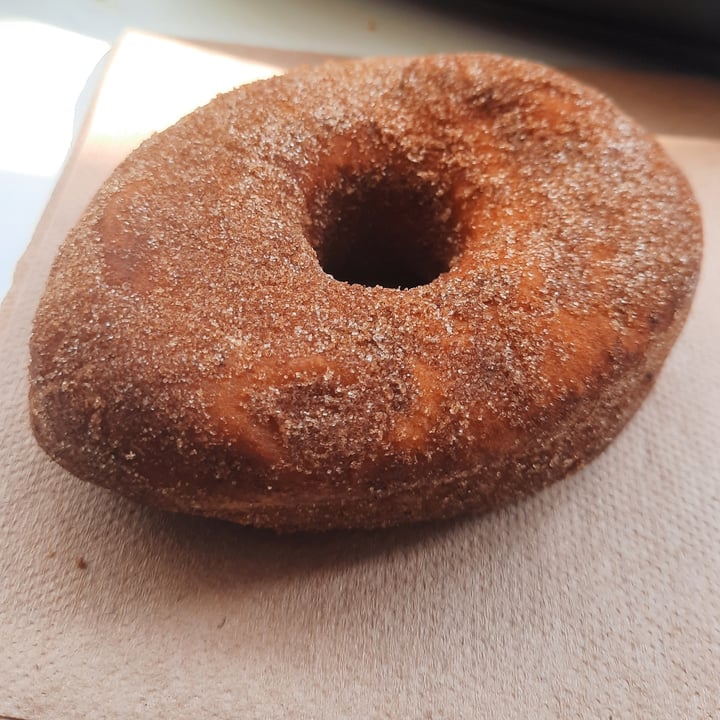 photo of Crosstown Marylebone - Vegan Doughnuts & Coffee Sri Lankan Cinnamon Sugar shared by @acilegna on  15 Aug 2022 - review