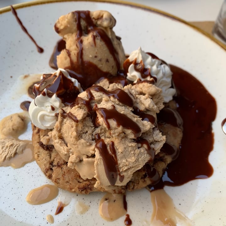 photo of La Modernista Mega Cookie shared by @gechauca28 on  21 Aug 2021 - review
