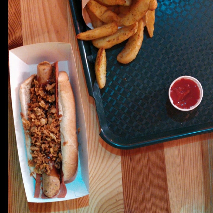 photo of La Trocadero Perro yankee shared by @uri-y-laia on  10 Jul 2020 - review