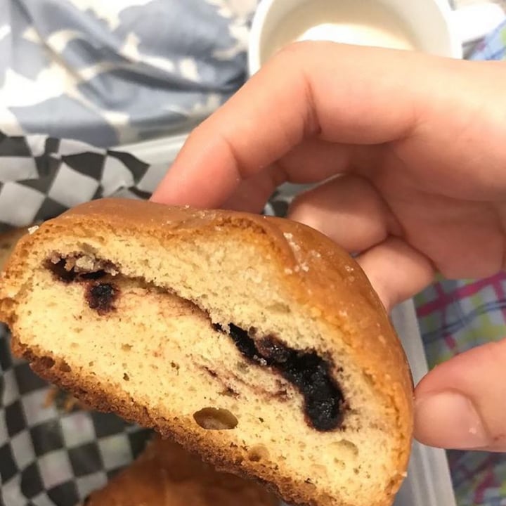 photo of YvittaCakes Pan de muerto relleno de chocolate shared by @liloferagui on  10 Jun 2022 - review