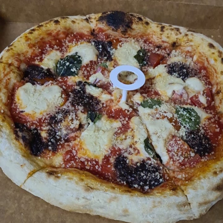 photo of Pizza Power Vegan Caprese shared by @maynutriveg on  24 Dec 2021 - review