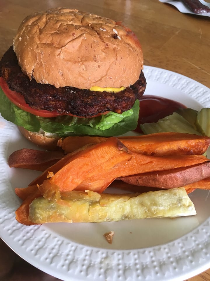 photo of MorningStar Farms Chipotle Black Bean Burgers shared by @nikkipoo on  22 Apr 2019 - review