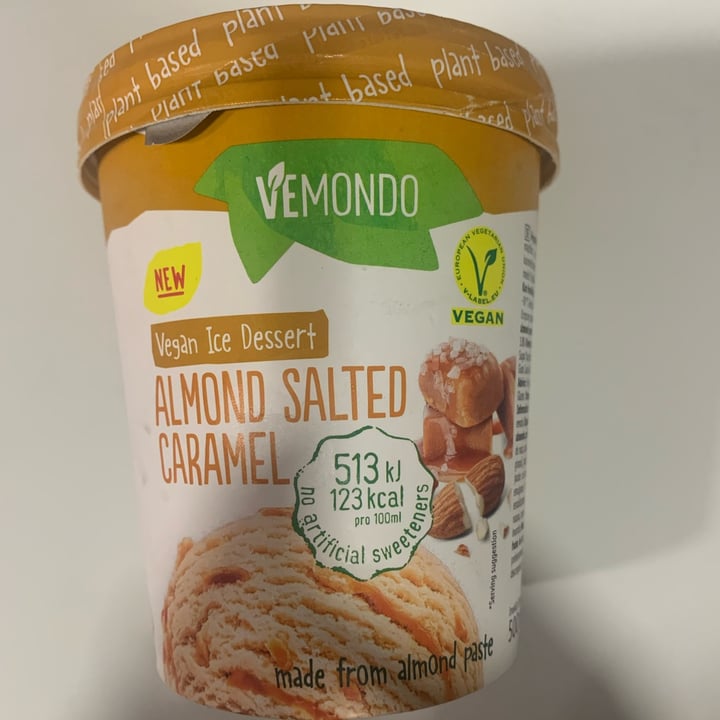 photo of Vemondo Almond Salted Caramel Ice cream shared by @pebrotetihera on  22 Feb 2022 - review