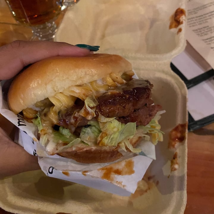 photo of Veggie Grill Double BBQ Mac Burger shared by @akuaswift on  16 Dec 2021 - review