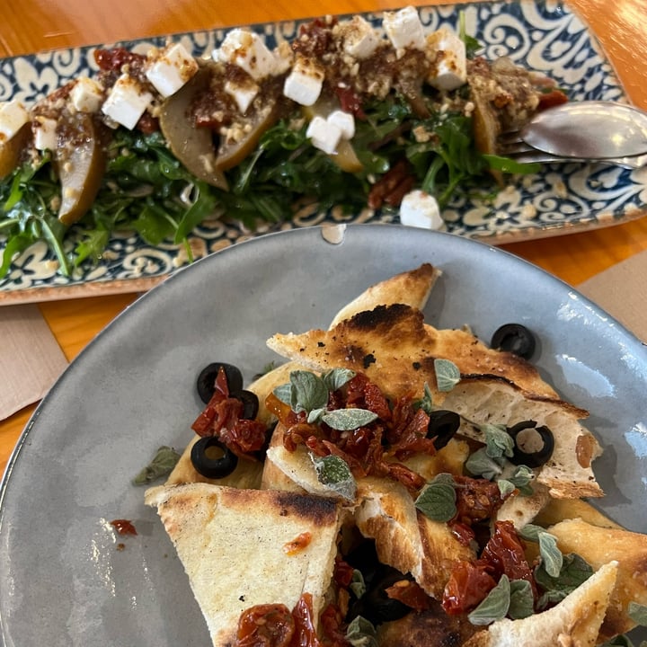 review photo of Pizzi & Dixie Ensalada de pera rostizada shared by @lopasil on 06 Jun 2022 - review