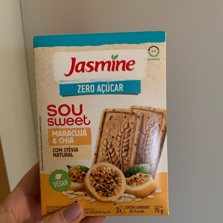 photo of Jasmine Biscoito com Chia sabor Maracujá shared by @cr-vegan on  22 Aug 2022 - review